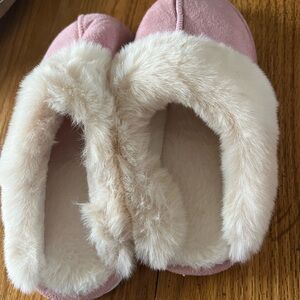 Cozy Pink Slippers with Faux Fur Lining